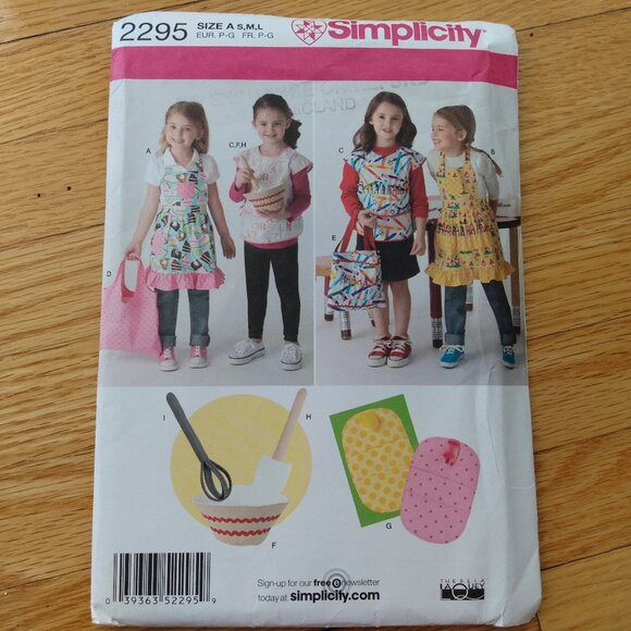 Child's Apron Play Kitchen Baking Toys Sewing Pattern Simplicity 2295 UNCUT - Picture 1 of 11